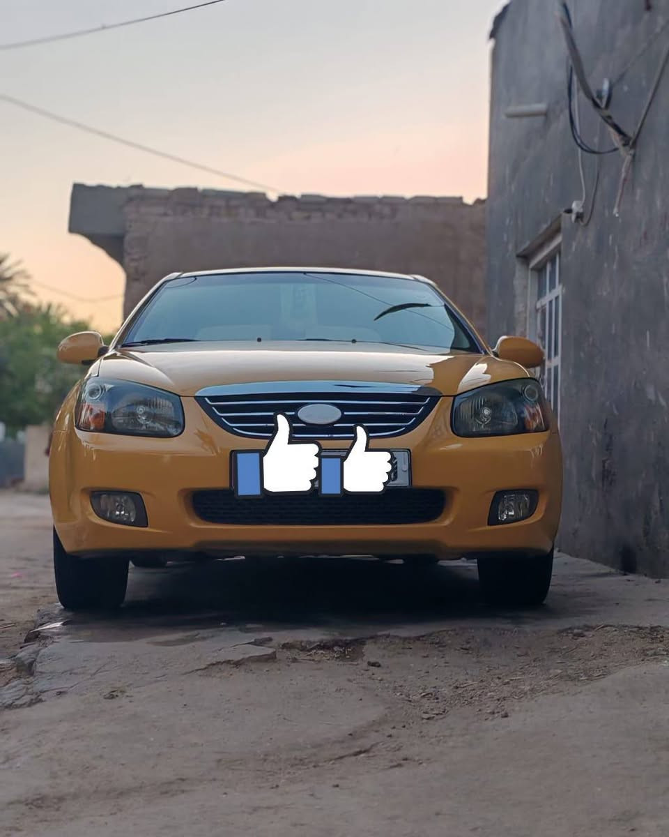 ***********سبكترا موديل 2007  أمريكي حادثها جاملغ خلفي ب أمريكا فقط وهنا ب العراق شويه ب الباب الخلفي وسيارة معمرة جديدة ومصبوغة صبغ عام ماناقصها بس التبريد مكينة وكير خير من الله
