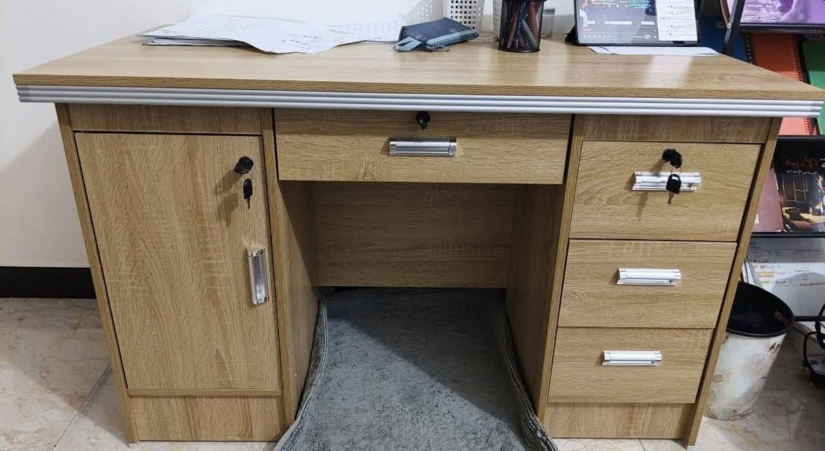 مكتب دراسي للبيع
نظيف استخدام قليل جدا
المكان بغداد الزعفرانية
للاتصال ***********
