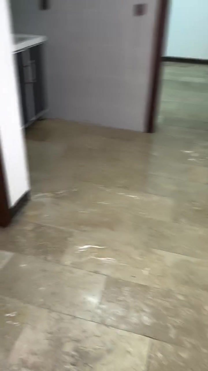 سلام عليكم
مشتمل ارضي للأيجار الموقع حي جوادين قرب مدرسة زهير ابن القين 
المشتمل كامل من كل شي كهرباء سخان اناره مراوح مطبخ خط ستلايت خط انترنيت كامل من كلشي
لتواصل 
***********
