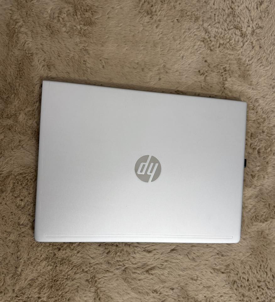 لابتوب للبيع 
  HP PROBOOK G6
  Core i5 , 8th Gen
حجم الشاشة 14
كرت الشاشة 2GB 
رام 16
هارد 1TB SSD M.2
السعر 425 و بيها مجال 
للتواصل : ***********
