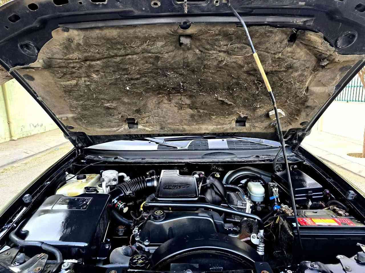 بلايزر فول عده الفتحه وراد ياباني سياره ع تراب الشركه خير من الله بيها قطعه وحده السعر  ٩٥ تريد وكاله تريد مداور *********** مكاني الديوانيه ٢٠٠٢
