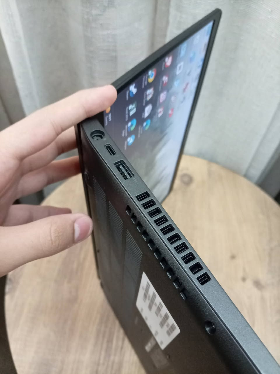 السلام عليكم لابتوب للبيع أو مراوس عادي 
                                   dell precision 5400
مواصفاتها :
شاشة لمس Full HD
                                    Intel Core i7 8th U
جيل ثامن
                                  Ssd 256gb من توشيبا
 رام ٨ دول تشانل 4*2 DDR4
كيبورد ضوئي عربي انكليزي
بطارية تطول فوك الساعتين حسب الاستخدام
السعر ٣٥٠ الف مكاني بغداد حي العامل


**إذا كنت صاحب هذا الإعلان وتريد حذفه لأي سبب، رجاءا أرسل رسالة إلى الدعم الفني**