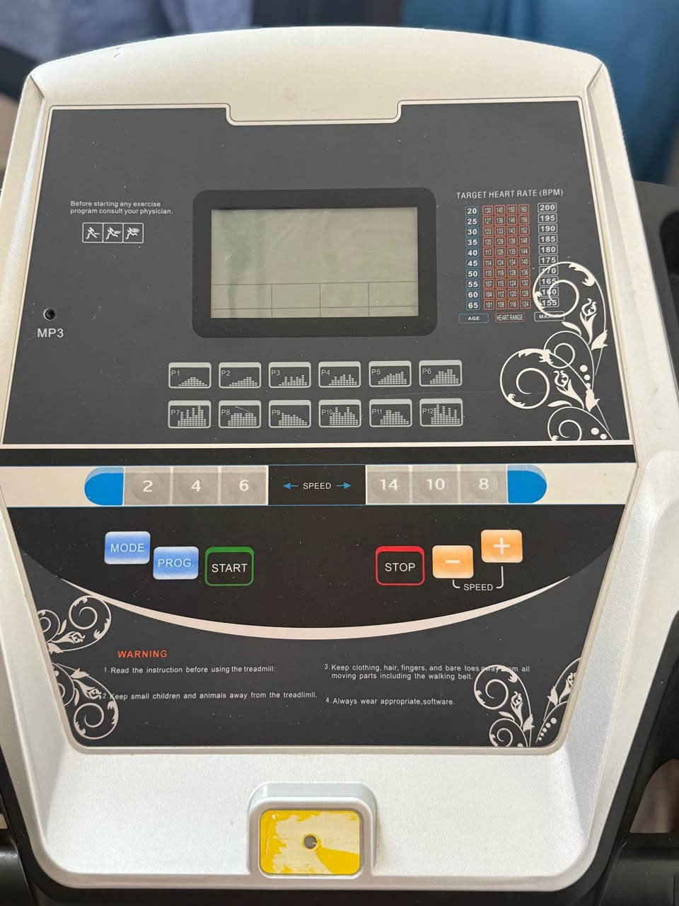 زۆرر کەم بەکارهاتووە و زۆر پاکە
• تایبەتمەندییەکان:
• خاوەنی 12 بەرنامەی جیاوازی وەرزشی بۆ دابەزاندنی کێش.
• شاشەی دیجیتاڵی بۆ نیشاندانی خێرایی، کات، و دووری.
• سیستەمی MP3 بۆ گوێگرتن لە مۆسیقا لە کاتی ڕاکردن.
• دوگمەی خێرای (Quick Speed) بۆ گۆڕینی خێرایی تەنها بە یەک دەست لێدان.
• خشتەی دیاریکردنی لێدانی دڵ بەپێی تەمەن.
• کلیلێکی زەردی سەلامەتی (Safety Key) بۆ وەستاندنی کتوپڕ.
• دۆخی ئامێرەکە: زۆر پاکە و وەک لە وێنەکاندا دیارە هەموو دوگمە و فەرمانەکانی کار دەکەن.

ئەم بەرنامانە وەک "ڕاهێنەری تایبەتی" کار دەکەن؛ واتە پێویست ناکات خۆت خێراییەکە بگۆڕیت، بەڵکو ئامێرەکە خۆی بۆت ڕێکدەخات بۆ ئەوەی باشترین ئەنجامت دەستبکەوێت لە سوتاندنی چەوریدا. حلبجة, السليمانية


**إذا كنت صاحب هذا الإعلان وتريد حذفه لأي سبب، رجاءا أرسل رسالة إلى الدعم الفني**