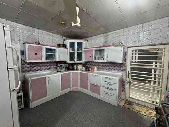 السلام عليكم 
دار للبيع 
طابو صرف مساحة 120م وجهة 10م ونزال 12م 
يحتوي على استقبال 8*4 وغرفة نوم 4*4 وصالة مفتوحة 6*6 ومطبخ 5*4 ومجمع صحيات خارجي فقط 
والطابق الثاني غرفتين 6*4 
السعر 120 قابل للتفاوض 
العنوان حي مگصد شارع علي زيدان 
للاستفسار الاتصال ع الرقم 
***********
