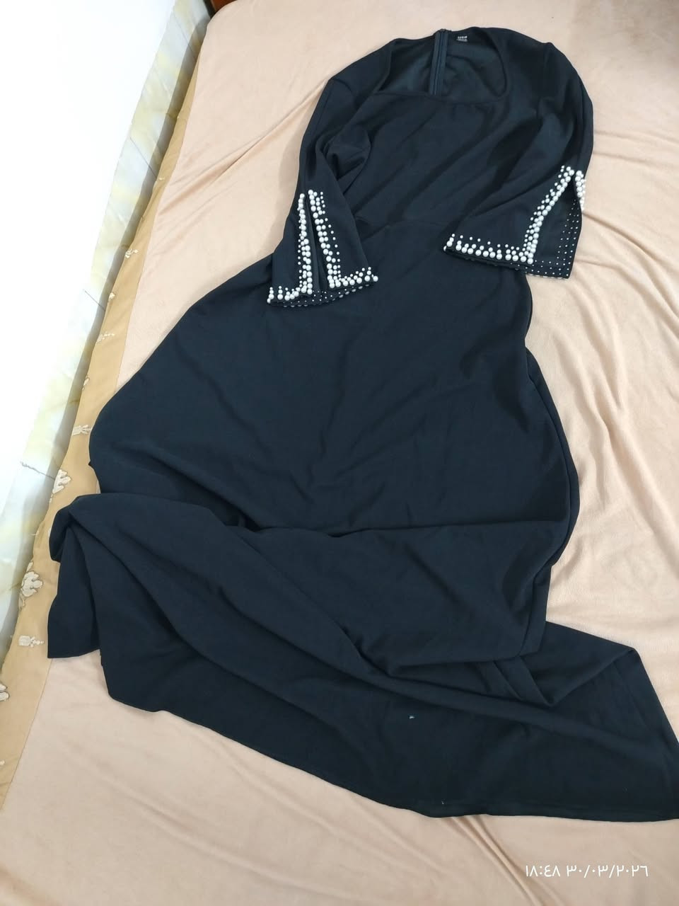 بيع مباشر
فستان نسائي انيق شغل يدوي لولؤ في الردن الطول كامل لون اسود فاحم يكعد ع الجسم مخصر 
 قياسه. L/ (40/42)


**إذا كنت صاحب هذا الإعلان وتريد حذفه لأي سبب، رجاءا أرسل رسالة إلى الدعم الفني**