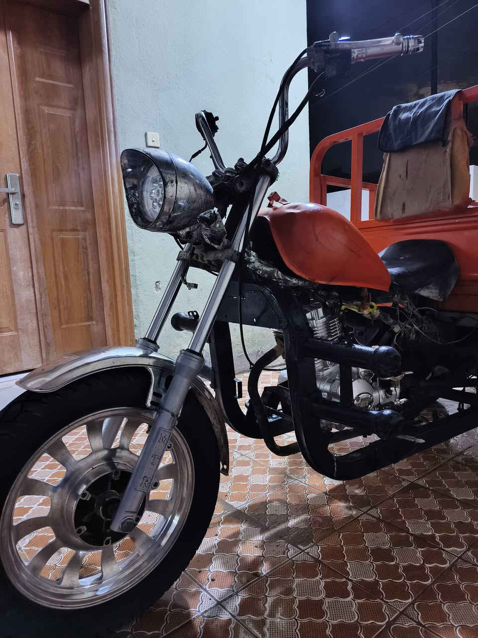 سلام عليكم ام تي ار موديل 16 فول واحد عراق الستوته اوراق مع العلم وستوته نضيف وخير من لله مال جناي لله شاهد مكينه كارتون مستخدمه بس 3 اشهر شاصي فول لا زنجار ولا مخيس وسعر الستوته 1250وبيه مجال للطيبين مكان الستوته الناصريه قرب جسر الحضارات والخاص مفتوح وهاذا رقمي ***********
