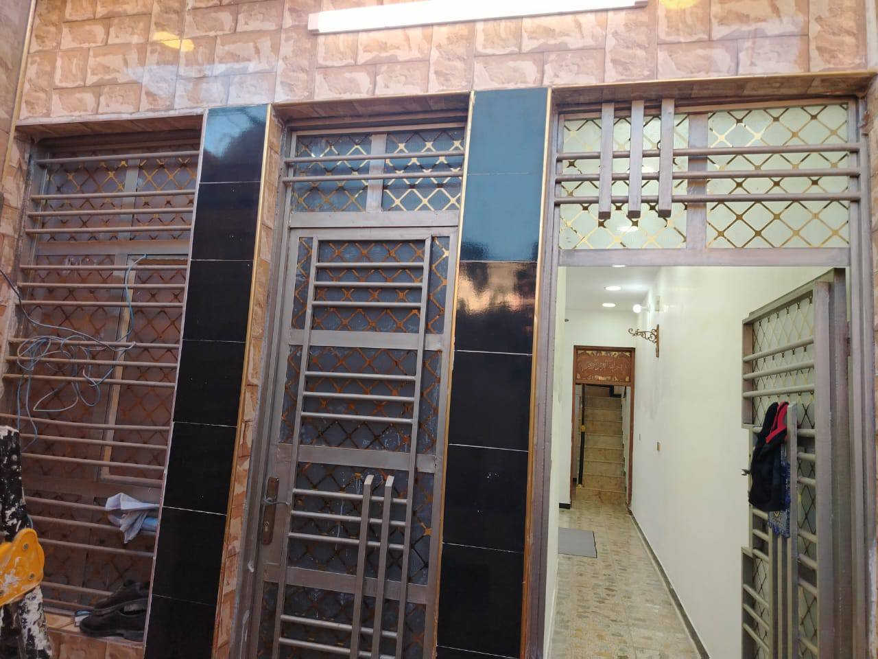 يا الله 

دار البيع مساحه 70 متر طابو زراعي سند 25 كافه خدمات

واجهه 4 ونزال 18 

عرض شارع 14 متر 

العنوان حي كوفه خلف دائرة الكهرباء 

سعر 65 وبي مجال الشراي بسيط 

اي ستفسار تصل ***********

سنه البناء 2024

طابقين بناء درجه والى 

مسلم معامله طابو مال ام كبر
