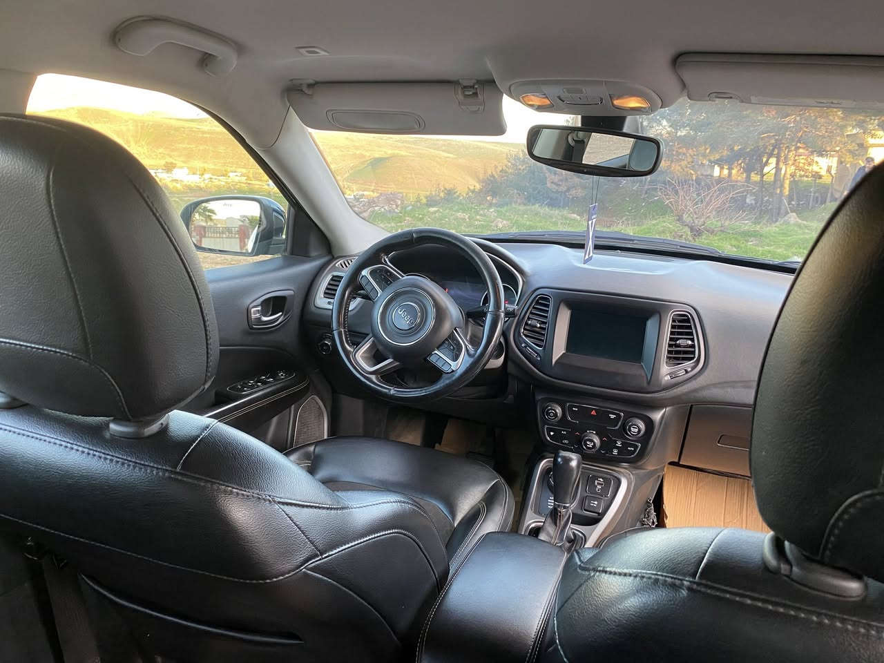 جيب كومباس موديل2018 جاملخ و بوند صبغ بدون دواخل 
فول مواصفات بدون سلایت
جێب کومپاس مودیل ٢٠١٨ چاملخ وبولند سبوغ بێ داخلی
فول مواسەفات بێ سلایت
موبایل***********
