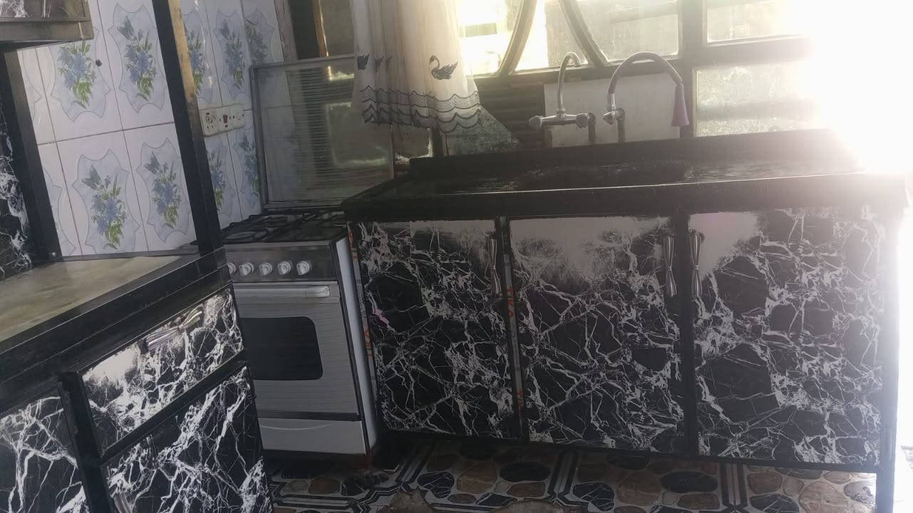 كاونترات وطباخ  بس 500 الف
***********
