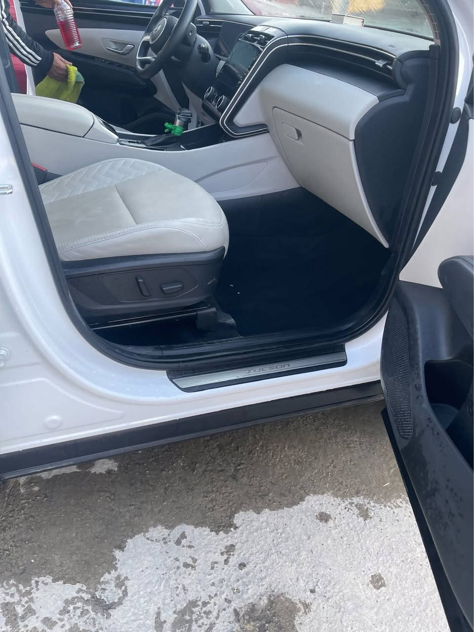 سلام عليكم توسان ٢٠٢٤ فول مواصفات توكلار  مكفوله من الصبغ ولبارد السياره رقم بغداد رقم الهاتف ***********
