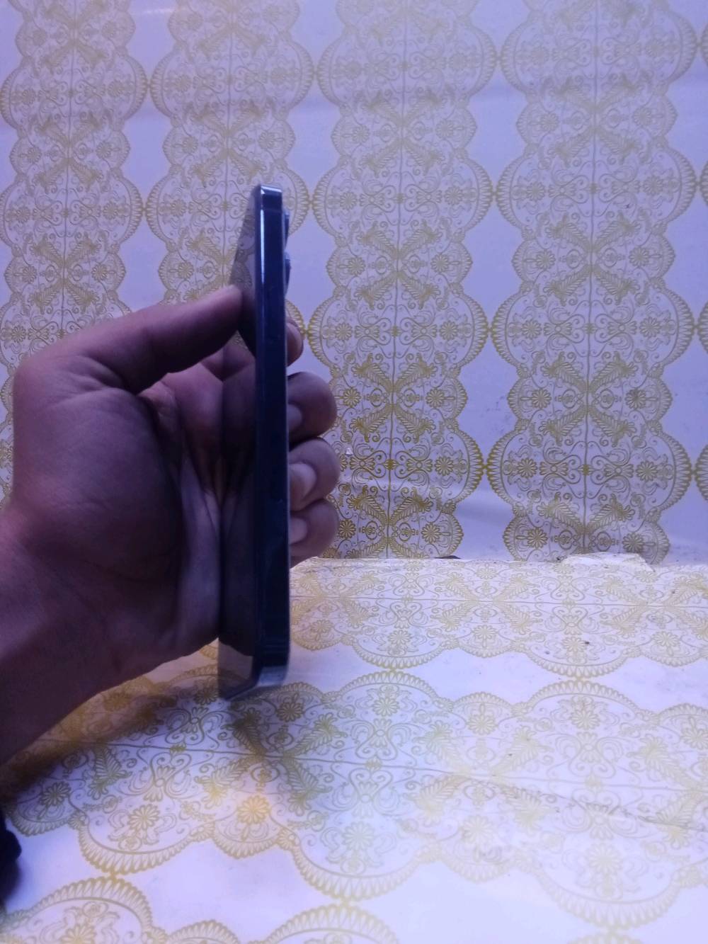 جهاز شاصيه كلش نضيف فقط ضهر مفطر والشاشه مبدله فقط جهاز خير من الله ولل امانه اعتازيت واريد ابيعه 

