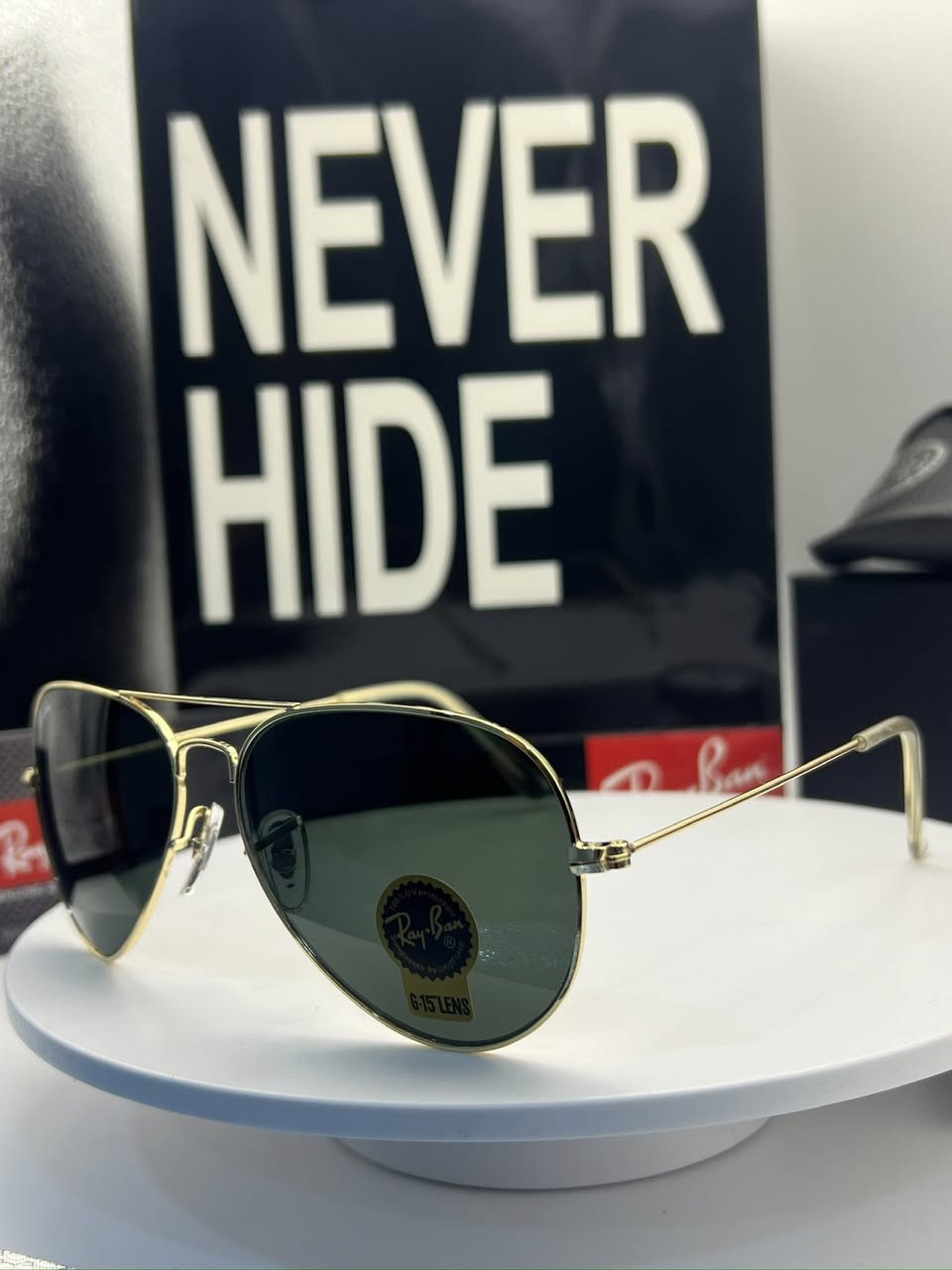 نظارة "RayBan" كاملة مع البكج
-حماية %100 من الاشعة فوق البنفسجية (UV 400)

-عدسات زجاج مختومة

-مقاومة للخدوش

السعر 25 الف والتوصيل مجاني داخل الرمادي

للحجز مراسلة الخاص


**إذا كنت صاحب هذا الإعلان وتريد حذفه لأي سبب، رجاءا أرسل رسالة إلى الدعم الفني**