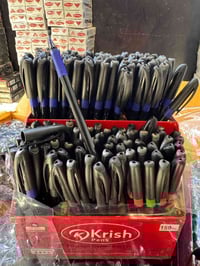 استاند حديد 150 قلم – 6 خانات (209-150)🇮🇳 هندي أصلي ⚪بدي اسود   📦 الكم...