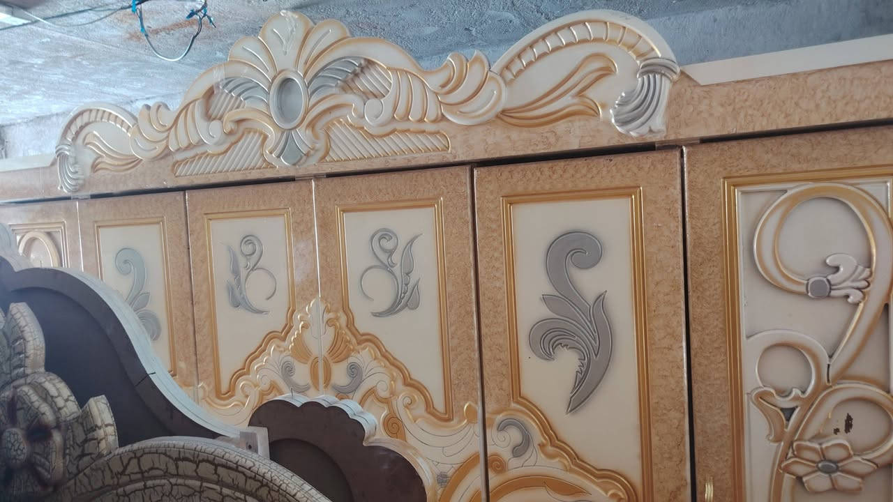 غرفه النوم للبيع بسعر ٧٠٠ وبيه مجال *********** ناصريه مركز
