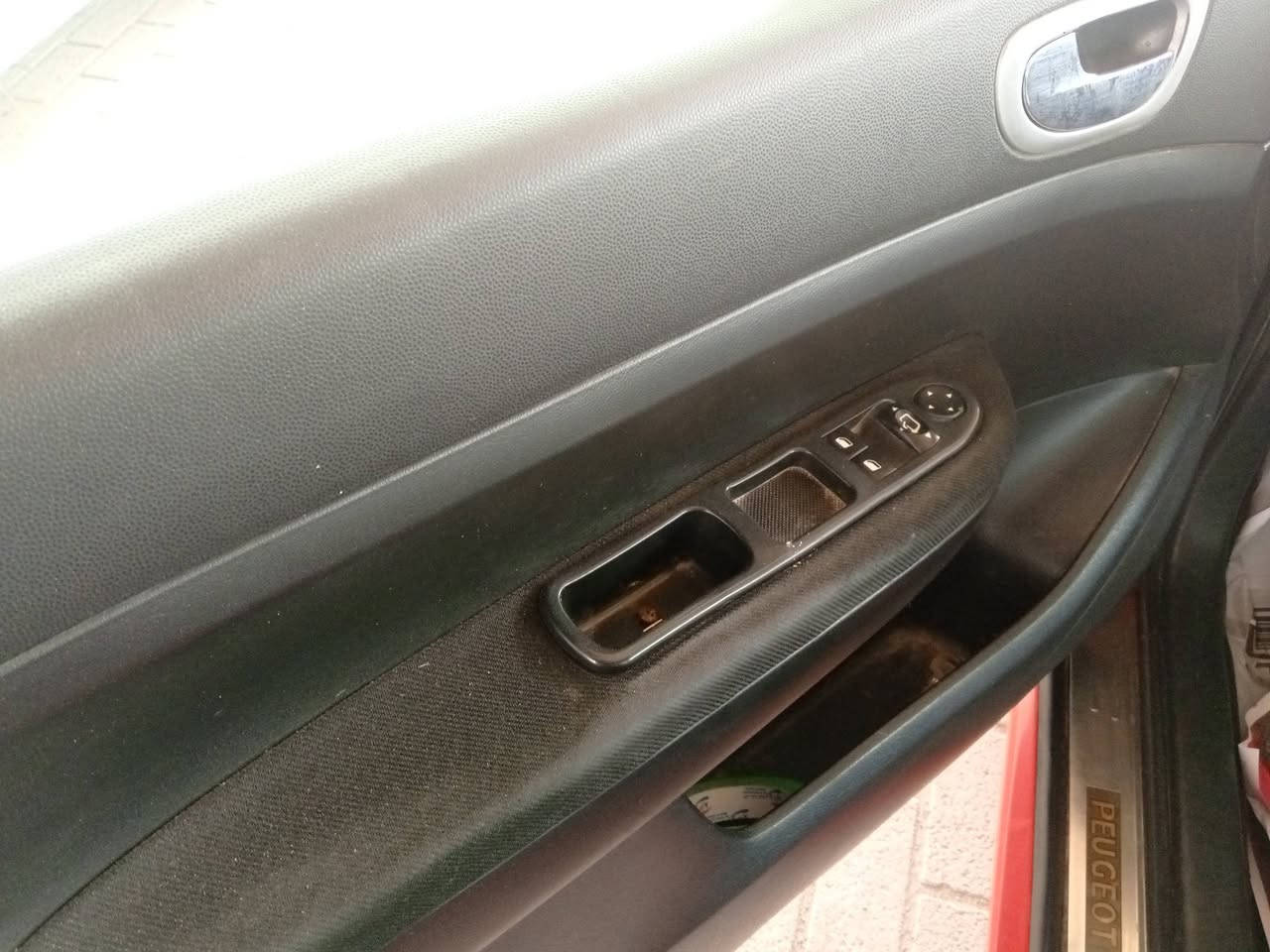 السلام عليكم بيجو 2006 مكينه 2000 مكفولة من الظربه والصبغ فقط مكانات اثر جراد كير  مكينه صدر تخم تاير كهربائيات دواخل بلاد تبريد ثلج ثلاجه شغاله السعر 60 بيه مجال حك الجيه ***********
