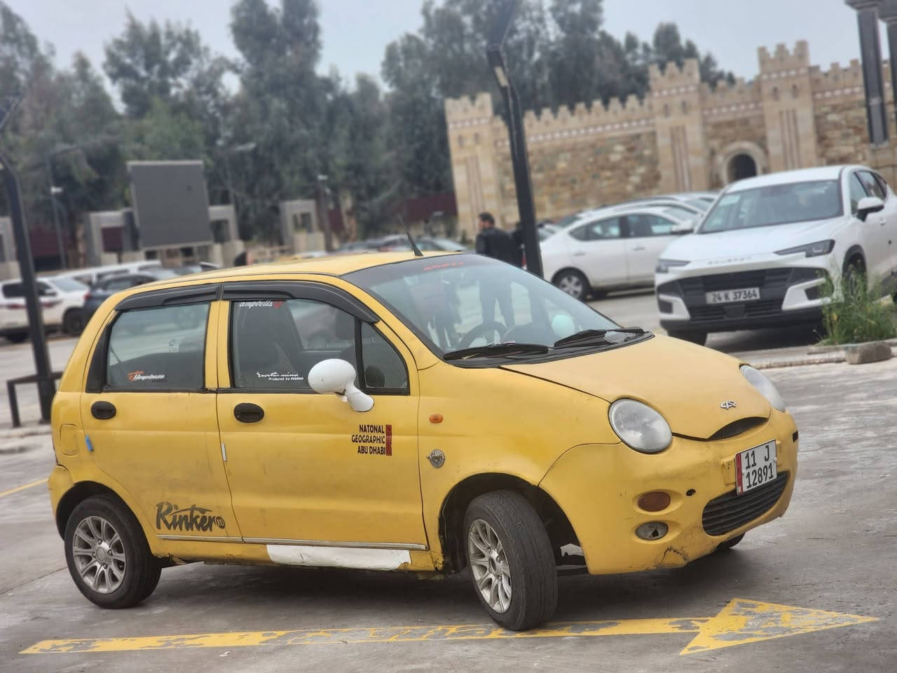 سلام عليكم
سياره كيو كيو موديل ١٢ 

٤بساتم 

مكينه كير شرط غرفتها نضيفه بلا حادث 

السياره ربع مامطلوبه انا الشرعي تبريدها شغال كامل بس ينغاد اشد البواري وتعبي غاز سياره شرط السياره اقتصاديه لدرجه اتمشيك ٤٥٠ كيلو لكل ٤٠ لتر كهربايات شغاله  
***********
السعر ٢٥ وبيها مجال بسيط
