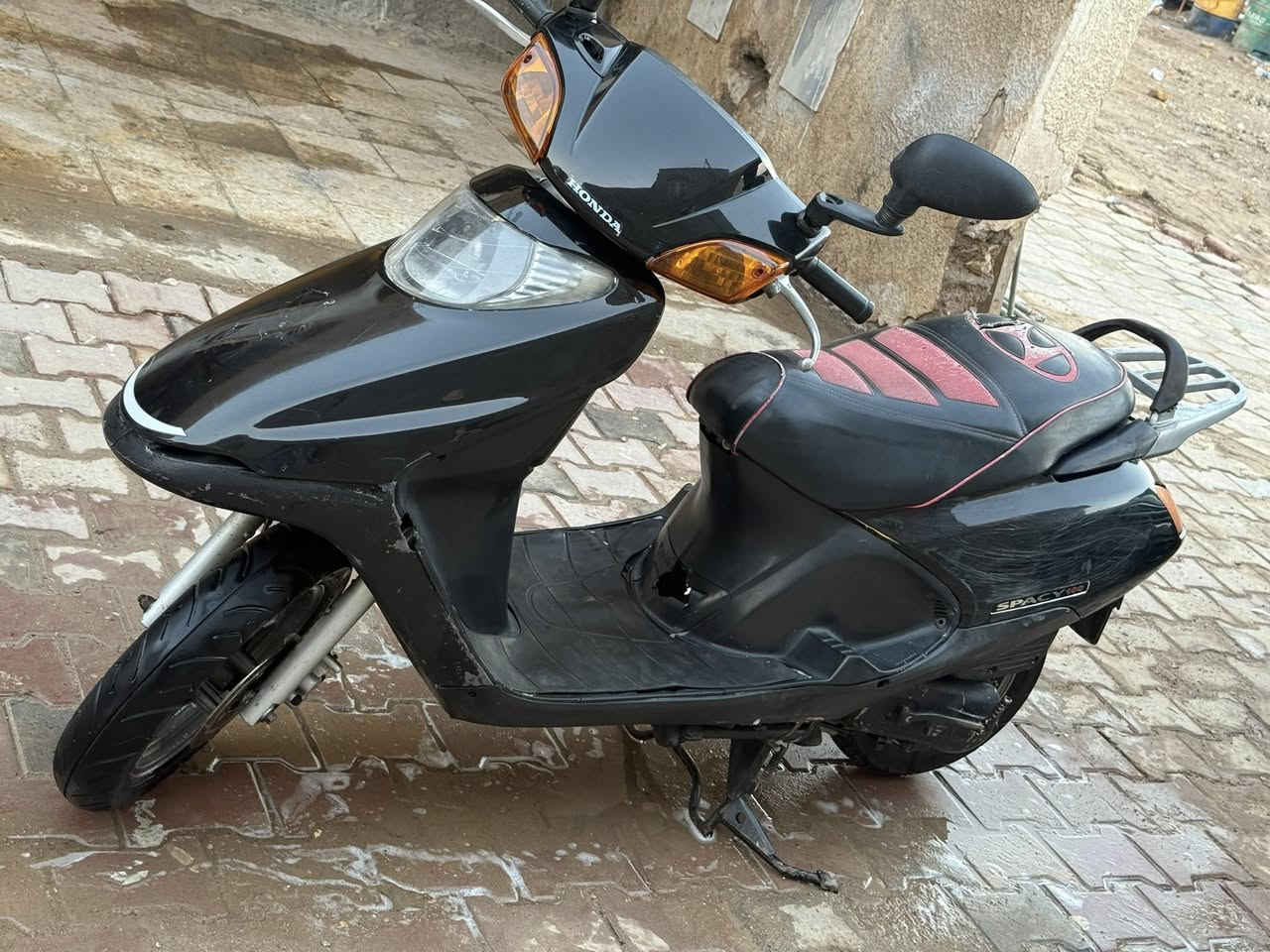 السلام عليكم للبيع سبيسي ماليزي دراجه نظيفه مكينه ناعمه لا دخان ولا تنقيص كفرات كامله سلف هندر دبلات امامي خلفي دراجه نص هندر تشتغل الاستفسار …

***********
***********
