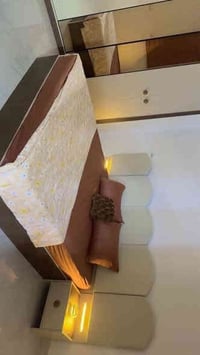 غرفة  من هوم سنتر أخذناها خمس قطع انارة داخل الكنتور جديدة بعدها ولا ش...