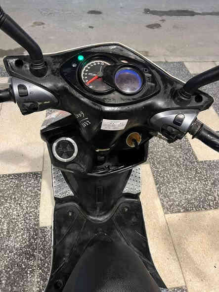 السلام عليكم من رخصة الادمن دراجة سكنس فحل ياباني مابيها اي نقص للبيع او مراوس حسب القناعة اي استفسار الاتصال علئ الرقم 
*********** المكان بغداد حي الجهاد
