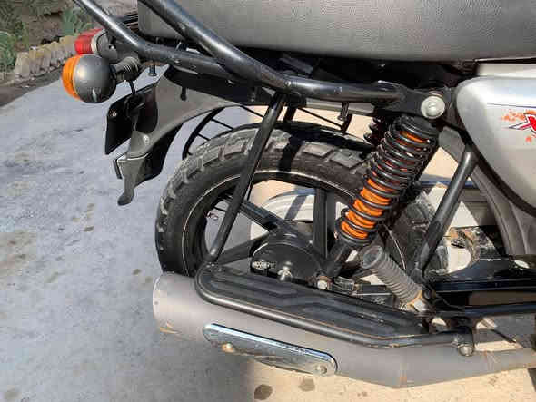 سلام عليكم بوكسر للبيع موديل 2023 بسمي رقم انكليزي جديد نضيفه ولا مفتوح بيها ولا برغي شرط  محتاج وا اريد ابيع  ب 1500 رقمي *********** وتساب موجود
