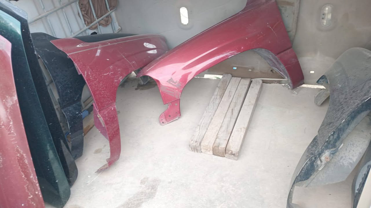 السلام عليكم متوفر قطع غيار بانواعها كل مايخص تاهو جمسي يوكان سوبربان المكان حصوه طريق حله بغداد مجمع الشمري متوفر خدمة توصيل الرقم ***********متوفر واتساب
