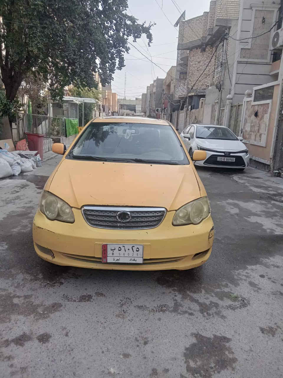 السلام عليكم بي واي دي للبيع موديل 2011 بيها فقط ضربة باب السائق ضربة بسيطة موضح بالصورة مكينة نضيفة السعر 40 ورقة للاستفسار الاتصال على الرقم ***********
