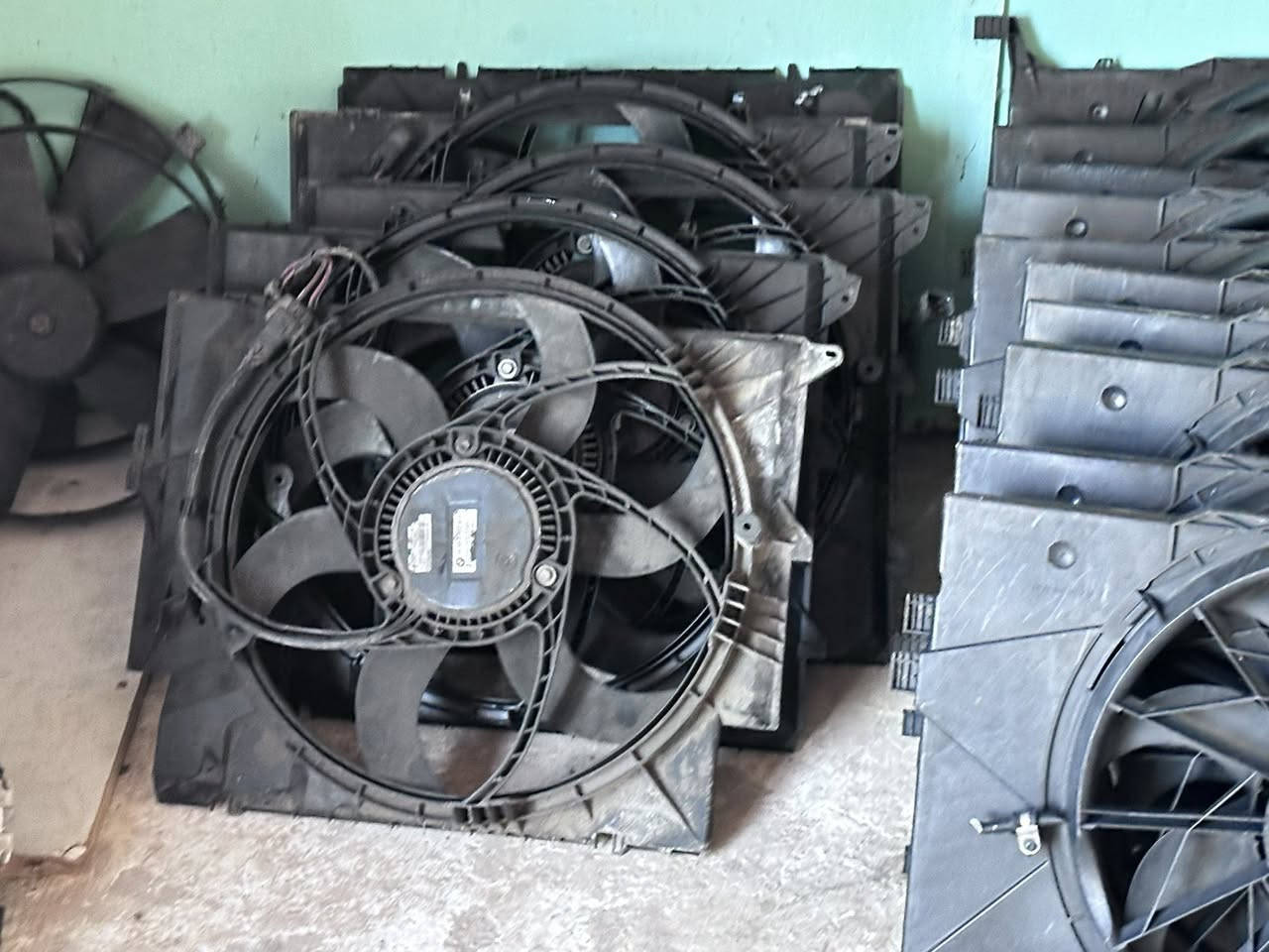 السلام عليكم. نوزلات 25 مسكر. مراوح f01 ومرارح. مارسيدس  عقل مكينه. 413 مسكر فانوس وهواي نواعم كله على الشرط.  مكاني بصره *********** توصيل موجود محافظات
