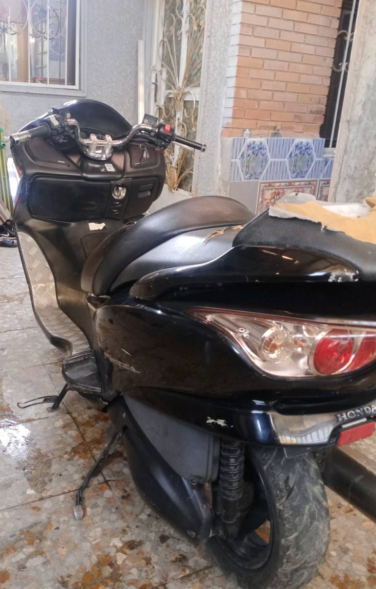 السلام عليكم فورزة كير سبع نمر شغال دراجة مكينها مكفولة ممفتوحة لا نضوح لا صوت صالنصة رياضي بلادية 
السعر مليون مكان بغداد حي اور 
رقم ***********
