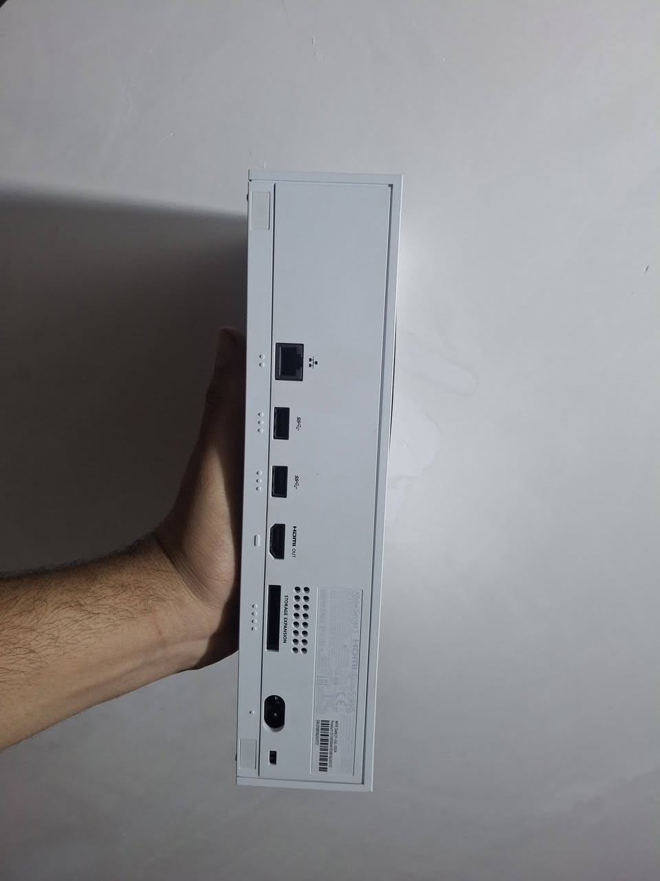 سلام عليكم شباب صار شهر من مفتوح من الكارتون او اكو وياه وصل شراء
هXbox Series S (512GB – أبيض) ويبان وياها يد تحكم أصلية + شاحن بطاريات DOBE. 

📦 معلومات الجهاز

الاسم: Xbox Series S

السعة: 512GB SSD

الدقة: حتى 1440p

الإطارات: يوصل 120FPS

التخزين: سريع (SSD)

الدعم: كل ألعاب Xbox الجديدة + القديمة (Backward Compatibility)

التحميل: ألعاب رقمية فقط (ما بيه CD)

🎮 المحتويات

جهاز Xbox Series S

يد تحكم أصلية Xbox

شاحن بطاريات DOBE (إضافة حلوة للبيع)

كرتون الجهاز 

✅ الحالة

نضيف

للجادين فقط

الي يحب يراسل خاص او يتصل *********** كربلاء
