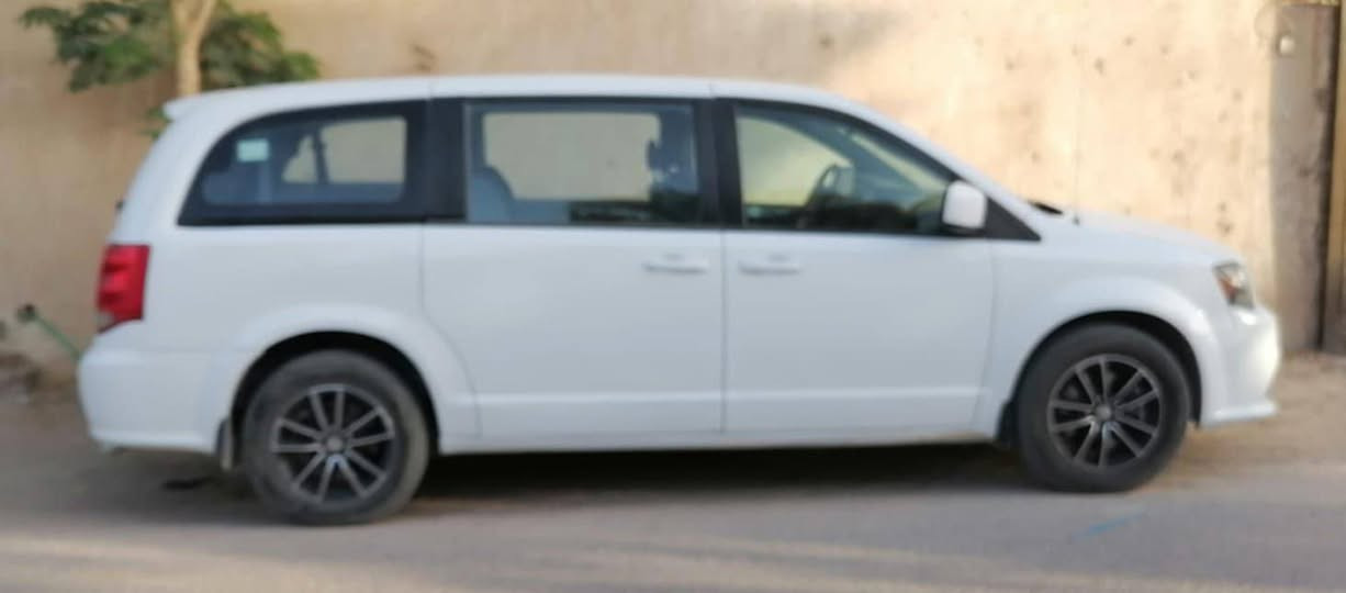 السلام عليكم
دوج كرفان موديل 2019
فئه GT اعلى فئه بل دوج 
لون ابيض 
رقم بابل باسمي
منضومه غاز جديده انسى صرف البانزين
داخل جلد لون أسود 
الاتصال على هذا الرقم
السعر 190 وبيها مجال 
مكان كربلاء 
الاتصال على هذا الرقم 
***********
***********
