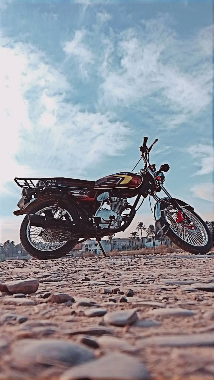 سلام عليكم دراجة تايكر موديل 26 للبيع مكفولة كفالة عامة خير من الله شلعة ومعدل سعر 700 وبيهة مجال للطيبين مكان ديالى بعقوبة  رقم ***********
