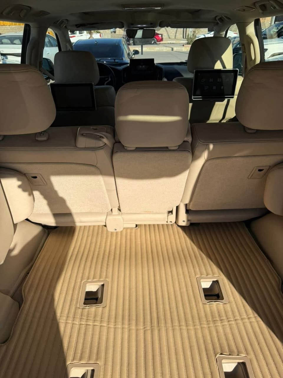 تويوتا لاندكروزر  2021 GXR (Grand Touring – SAS)
(باب أول – شركة SAS) المحرك: 8 سلندر
الممشى: 117 كم )
السيارة على وضعها البلدي (أصلية بالكامل)
بدون صبغ او تبديل كفاله عامه سياره 
كفالة عامة من كلشي
محرك وكير بشرط مامفتوح 
4 تايرات دنلوب أصلية جديدة
سنوية + رقم كلها جديدة وجاهزة
تحويل مباشر رقم بغداد 
جاهزة 100% بدون أي نقص
المواصفات (فول 1/1 
فتحة سقف
بصمة تشغيل + أبواب (2 بصمة)
تشغيل عن بعد
صندوق شفط (كهربائي)
3 شاشات
4 كاميرات
شحن وايرلس
كشنات جلد + كشنات كهرباء (كشن السائق 3 دكم)
ثلاجة
نظام ECO
حساسات أمامي وخلفي
مرايا شفط + طي أوتوماتيك
لايت LED + زينون بلادي
داخل بيجي
ستيرن تحكم (فوليوم)
نظام دبل + دبل فوليوم
نظام تنظيف لايت أوتوماتيك
السعر 570 وبيه مجال


**إذا كنت صاحب هذا الإعلان وتريد حذفه لأي سبب، رجاءا أرسل رسالة إلى الدعم الفني**