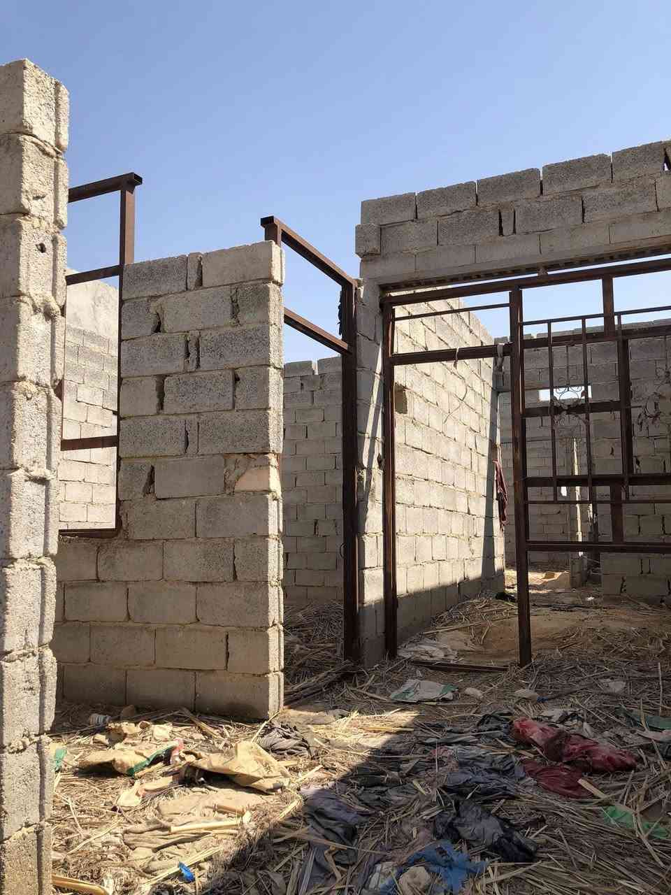 اسلام عليكم هيكل للبيع عله وضعه الخريطه مالته حلوه  يحتوي على حمامات خارجي وصاله وغرفه نوم وستقبال ومطبخ وحمام داخلي العنوان كربلاء الفريحه الشارع البين جامعه كربلاء  والبانزين خانه مسافه عن الشارع 500 متر المساحه 100 متر  قرار سابقًا زراعي سند 35 وحاليًا الحكومه طوبتهن  السعر 10 ملاين قابل لتفاوض
