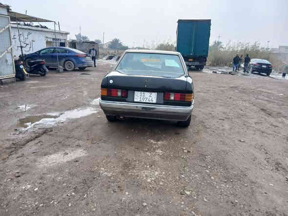 سلام عليكم مارسيدس حجم ١٩٠ موديل ١٩٩١ مصبوغ عام  مكفول من كلشي مكينة بلاد ٦ سلندر شواصي نظيفة مكاني بغداد  تلفون *********** رايدهة ٤٥ ورقة
