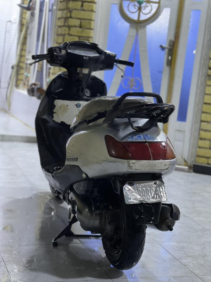 سبيسي ياباني للبيع السعر ٣٥٠ وبيها مجال مستعجل على بيعتها
مكينتها خرسة ناعمة كلش
كهربائيات كلها شغالة
 لايت عالي ناصي اشاير بگ لايت
سلف هندر 
تايرات زوج جدد 
نقصها فقط الوجه تعبان الدراجة حلوة
***********
