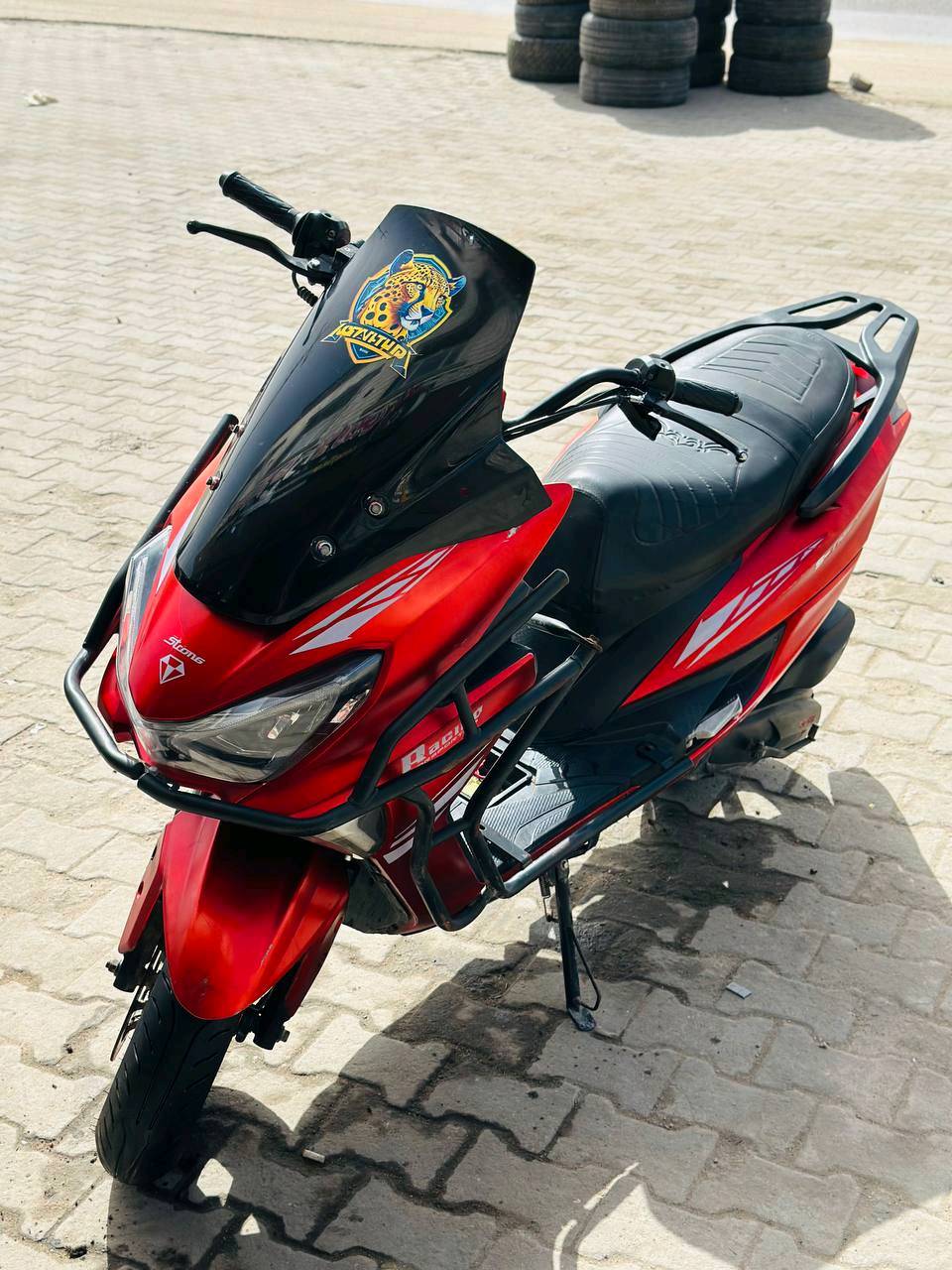 السلام عليكم دراجه سترونك صيني السعر 600الف الدرجه كلشي بسها شغال بس المحرك مجفت مره وحده العنوان البصره الحيانيه الرقم ***********