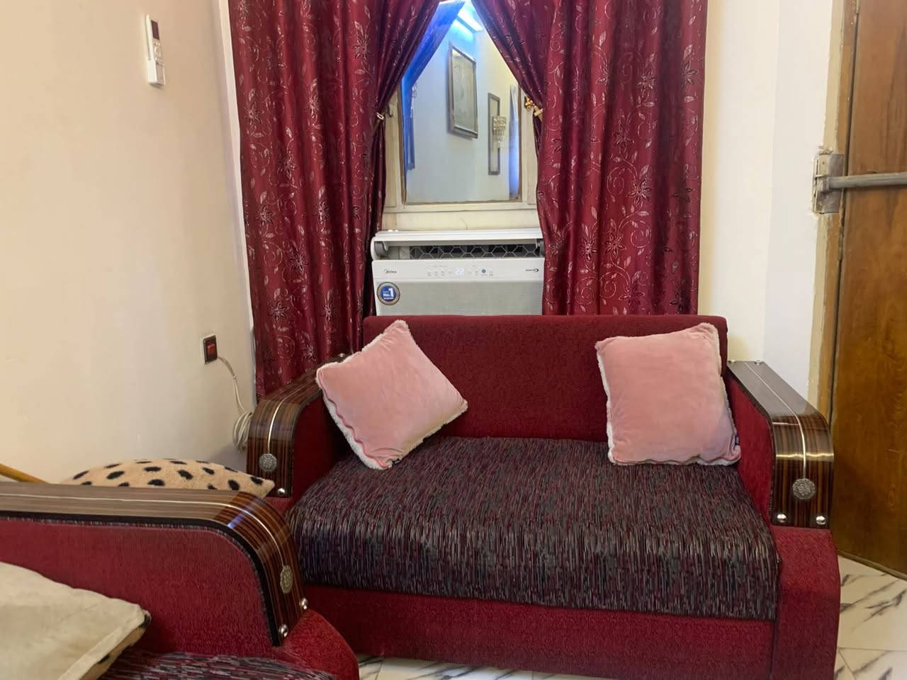 تخم عشرة مقاعد نظيف جدا للمعلومات الاتصال على الرقم *********** يوجد واتساب
