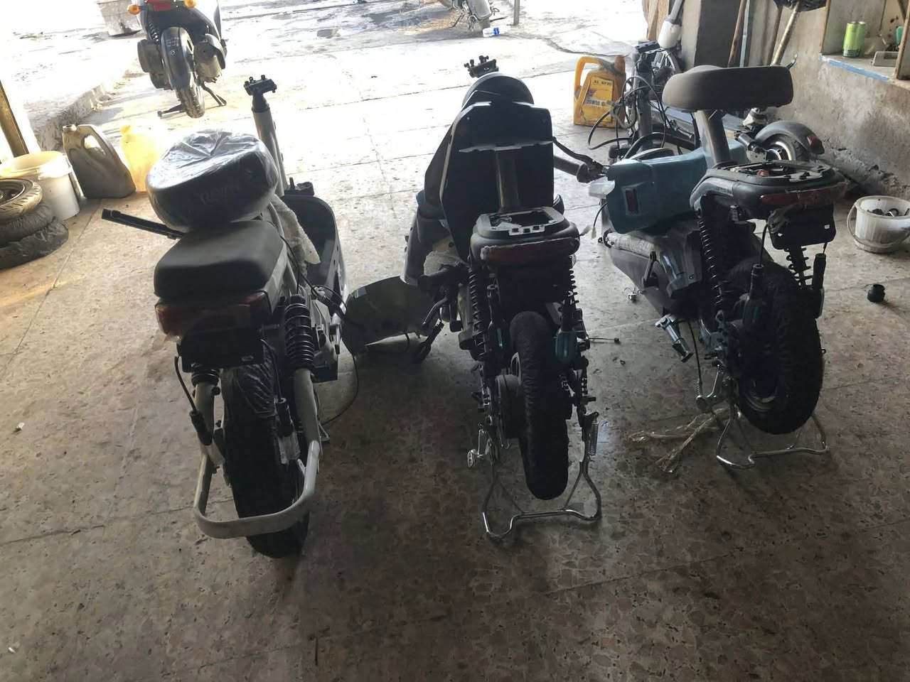 سلام عليكم ثلاث دراجات للبيع بعده جدد كارتون بعدهن تصفيت مخازن بدون بطاريات سعر المفرد اب 150الف مكاني بغداد العبيدي ***********
