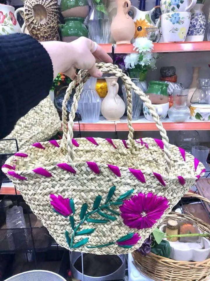 باری تازەمان بەدەست گەیشتووە ئەوجاوەریبوون گەیشتووە

زوو سەردانمان بکەن بابەت ئێمە یەک جار  نامێنیت

سەیری بابەتەکانمان بکەن جیاواز نرخەکانمان ببین 
بەس گلەی مەکەین نەما بابەت ئێمە یەک جار دووبارە بوونەوە نییە هەمیشە بابەت ناوازە وجیاواز نرخەکانمان ببین

ئێستا هەموو بەردەستە هەموو رۆژ بابەت ناوازەو جیاواز
لەبەر زۆر بابەت ناتوانین هەموو عەرز کەین فریا ناکەوین
تەنها لە هەزاری سەنتەری  سەیدسادق بەردەستە 

هەر شوێنێک بەو پارە دەسیت کەوت وەرە پارەکەت وەربگرەوە

ئیستا یەکسەر سەردانمان بکەین دوایی گلەی مەکەین نەما 

هەموو رۆژ دوکان سەعات 9بەیان بۆ 12شەو کراوەیە

یەکەم بێ رکابەرین لەنرخ و لەهەرزانیدا نەک
 لەسەیدسادق بەڵکو لەسلیمان و هەڵەبجە شەهیدیش
 کەس بەرکابەر خۆمان نازانین بۆ هەرزان 

بینیرن بو هاوریکانتان👉👉👉🙊🙉🙈

گەورەترین #ھەزارسەنتەری_سەیدسادق

بەس ئێمەین لە سەیدسادق شتی ئیمە جیاوەزە 💕
خزم و دۆستان ئاگادار بکەنەوە

ناونیشان /سەیدسادق : نزیک پردی قەرزاران یان نزیک مزگەوتی ئەبوبەکری سدیق


**إذا كنت صاحب هذا الإعلان وتريد حذفه لأي سبب، رجاءا أرسل رسالة إلى الدعم الفني**