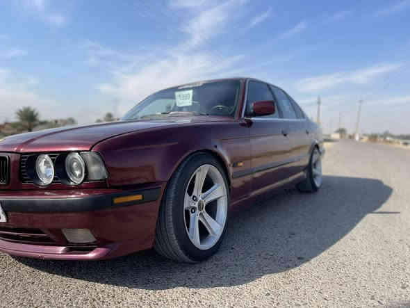 السلام وعليكم 
بي ئم  525 مسكر فانوص
مديل 1992
كير مكينه خير من الله 
حداده امامي خلفي جديد 
تخم تاير جديد
تبريد تدفئه شغال 
رقم بغداد نكليزي بسمي 
تحويل ثاني يوم 
السنويه الى 29
السياره جاهزه من كلشي 

المكان بغداد حي النصر 
الرقم ***********
