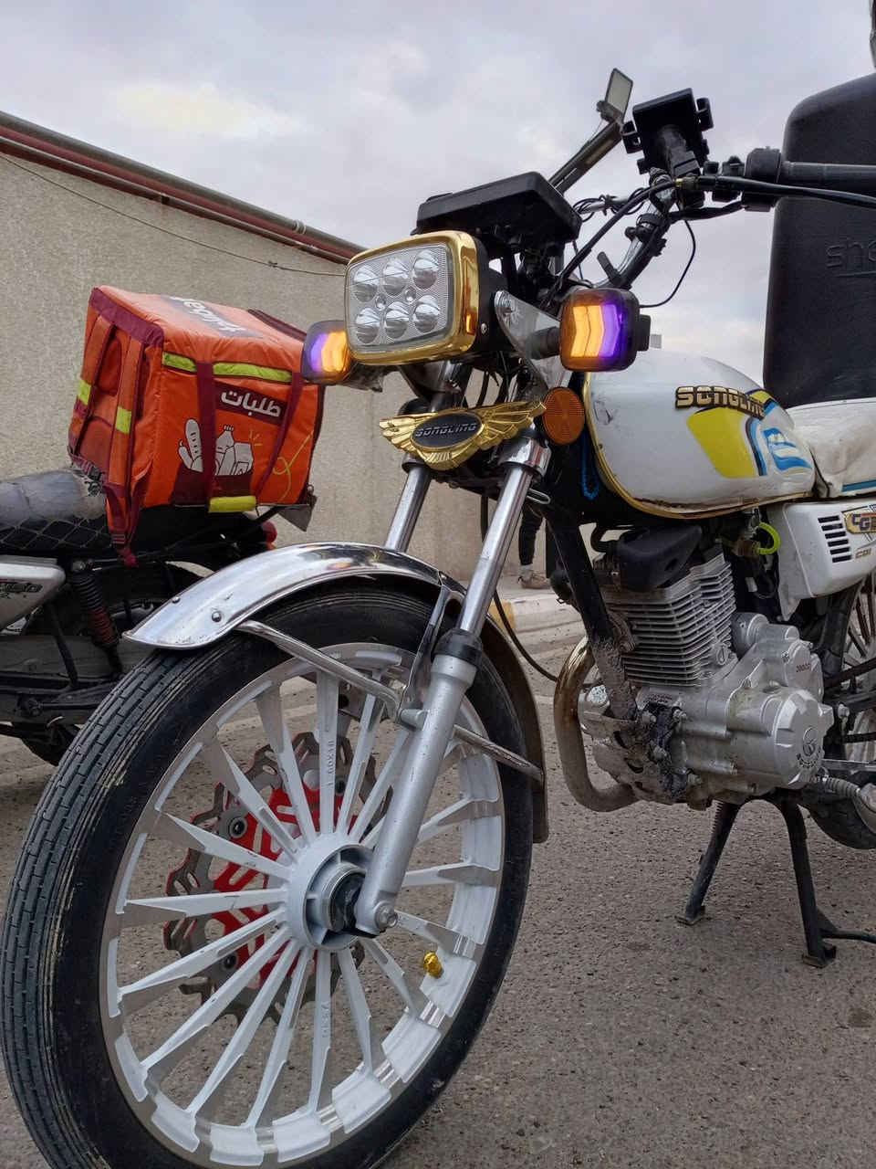 اسلام عليكم دراجه ايراني موديل 2025 أوراق كامله وكلشي شغال بيها
كبل الشارع خير من الله السعر (850) وبيها مجال العنوان مدينه الصدر رقمي ***********
