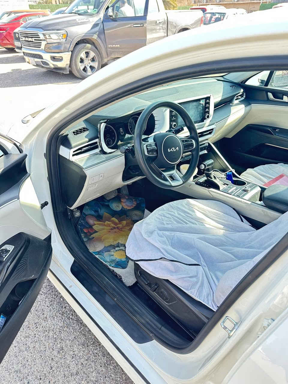 السلام عليكم للبيع k5 2023 خليجي محرك 2000
ماشية 59000كم حقيقي ع وضع الشركه  حتى سبيرها بعده منازل

مكفولة كفالة عامه

سقف بانروما 

بصمه تشغيل وابواب وصندوق 

ويل كـاب5تايرات كروم  18 انج

حساسات  امامي خلفي

كامره وشاشه 

رقم بغداد بإسمي تحويل مباشر 
السعر 220$
وبيها مجال حك الجيه 

سيارة جديده بحاله الزيرووو وبل عافيه ع الياخذها 
وعليها سيرفس شركة كامل بحدود 1000$ هاي هديه وياها

مكان السيارة كربلاء 

للإستفسار
***********
