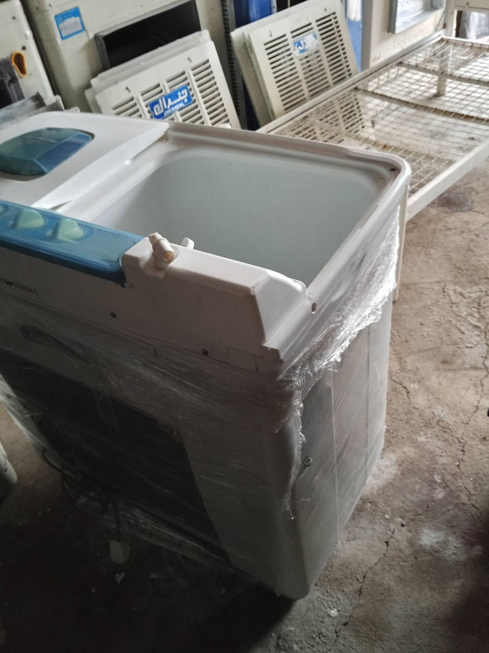 غساله 11 كيلو ابو الكعب هيتاشي غساله واحد على واحد مستخدم شيء قليل لوك جديد يعني بس كرتون ما ابي مال بيت زائده عود ابيعه تجي على الخاص  رقم الهاتف ***********
