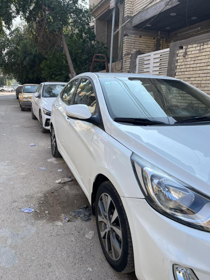 السلام عليكم
اكسنت 2015 خليجي فول ماشية 98
سيارة نضيفة بمعنى الكلمة بسمي 
تحويل مباشر مكفولة عدا بارد باب 
خلف السائق مكينه كير ممفتوحات 
السعر 115 وبيه مجال بسيط
السونار مرفق بل صور
***********
