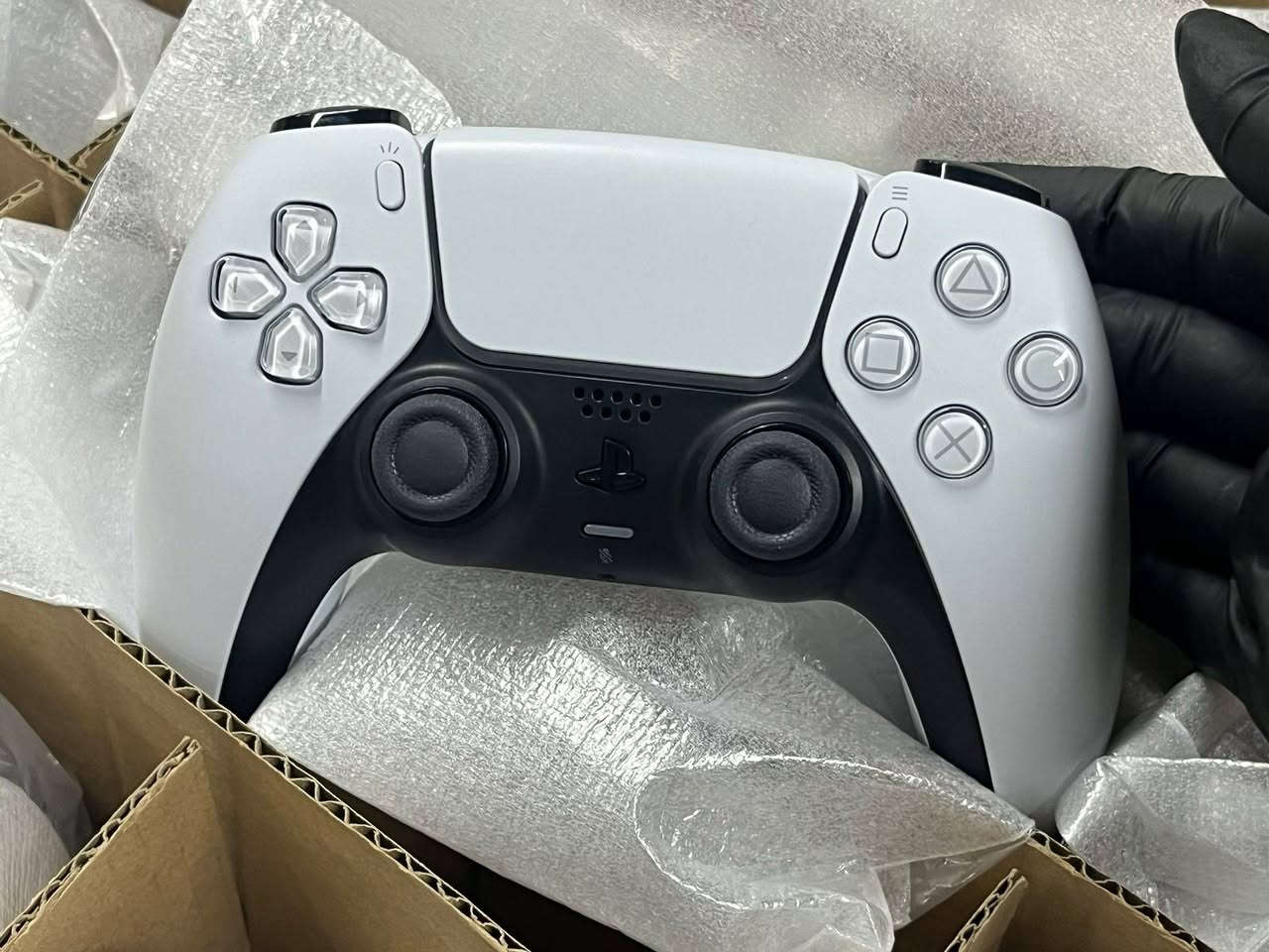 Original Sony PS5 pre-owned controllers, very close to brand-new condition. Bulk wholesale available.
#PS5Controller #DualSense #RefurbishedController #NoStickDrift #GamingAccessories #GameStore #ConsoleStore


**إذا كنت صاحب هذا الإعلان وتريد حذفه لأي سبب، رجاءا أرسل رسالة إلى الدعم الفني**