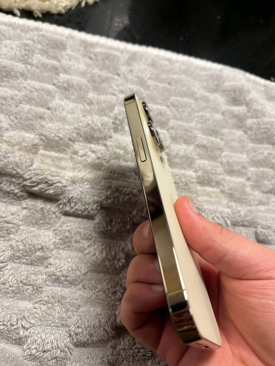 iPhone 14 pro  pro  pro. فقط
256 
Battery🔋 86 
Colour gold
نضافه 95‎%‎
جهاز بلادي غير داخل صيانه
سعره 750 الف و بي مجال بسيط 
مكاني بغداد شرطه الرابعه شارع الظغط 
***********
