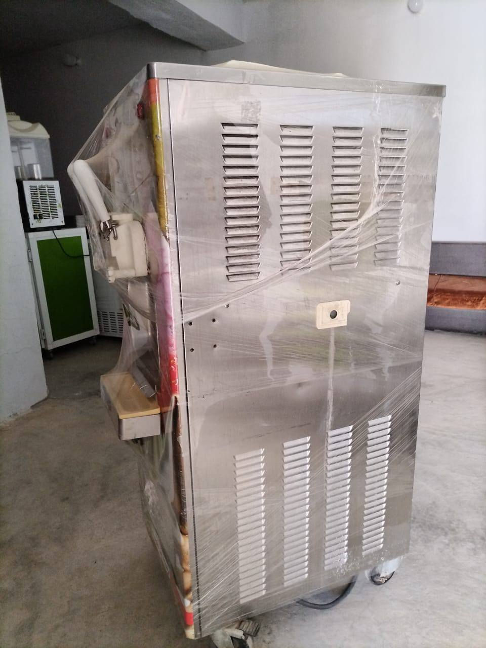 سلام عليكم ماكنه سوفت ايطالي صنه مديل حديث فروماتك قتصاديه بكلشي نضافته 90%  شرط الفحص معروفه سعر و💸تواصل معه رقم ***********
