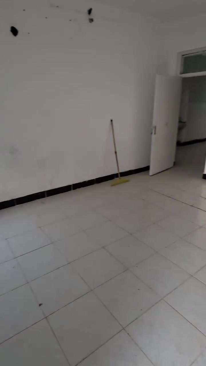 السلام عليكم.
متوفر بيت طابق ثاني بالكفاءات موقع سكني جدا مرتب والبيت جاهز ونظيف جدا .
*********** واتس اب
