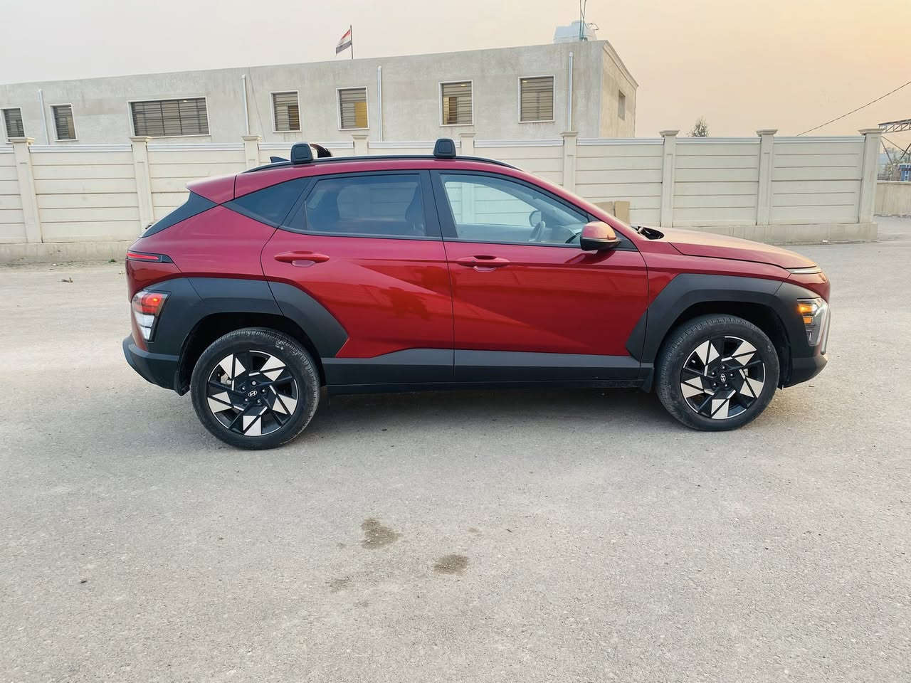 سلام عليكم كونا موديل 2025 موصفات نص فول داخل ابيض
! بصمه 
! رادار جانبي
! تحكم جهتين
! ويل كب
! شاشه كبيره
! كشنات كهرباء
!شاشه كار بلي 
! مانع انزلاق
بيه اهواي موصفات
ماشيه 4 الف mi 
مكينه 2000. دوش 
الحادث موضح بلصور كلش خفيف 
السياره بدون صبغ ابد بدون دواخل

السعر 153. لاستفسار عله الرقم ***********
