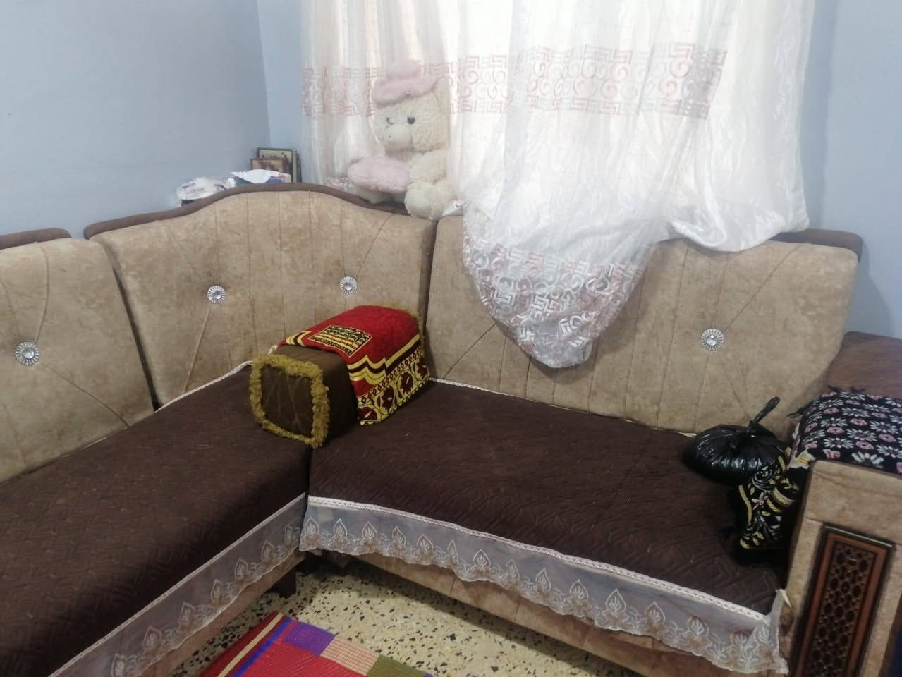 السلام عليكم اخوان هاذا الديوان للبيع 300وبيها مجال موصل الايمن حي نابلس الطول ضلع ونص عدد ست قطع ***********
